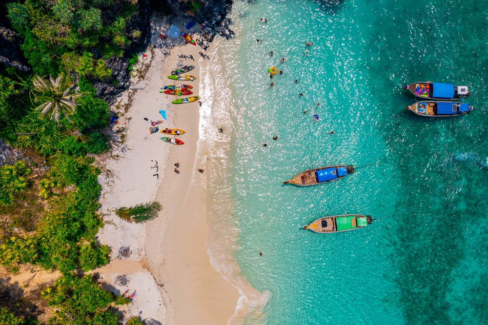 Nui,Beach,And,Long,Tail,Boat,In,Phi,Phi,Don